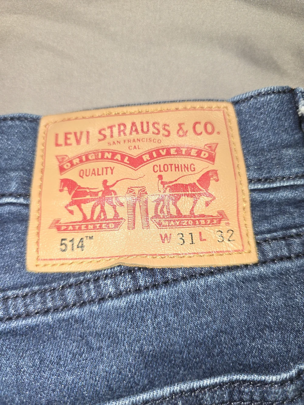 Levi's Classic Blue Denim Jeans - Mid Wash